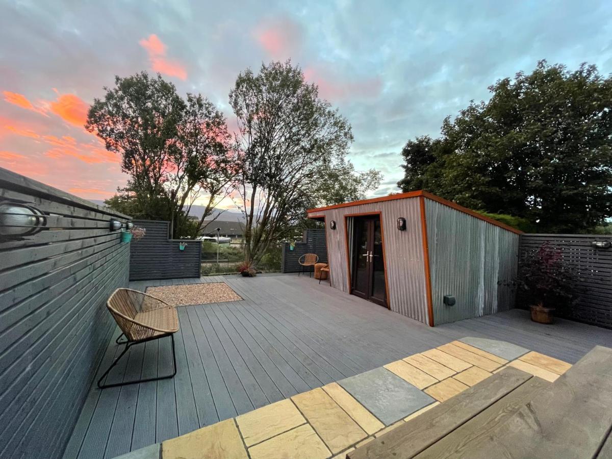 Stylish, Central Studio With Kitchen & Large Deck Fort William Exterior foto